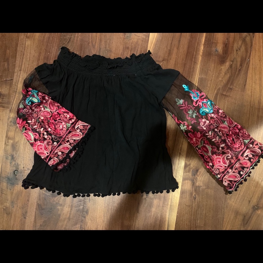 NWT- Never worn! Off The Shoulder Blouse
